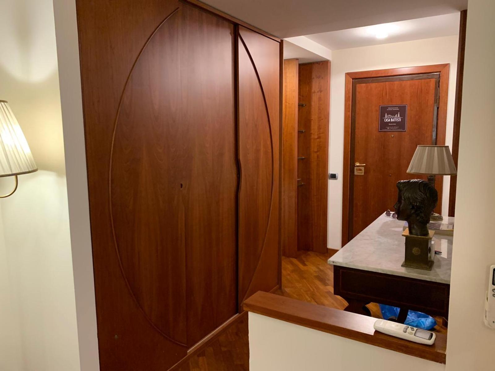 CASA BATTISTI MESSINA bellissimo appartamento in centro città ideale per FAMIGLIE o GRUPPI DI AMICI - max 3 camere, max 8 persone Exterior foto