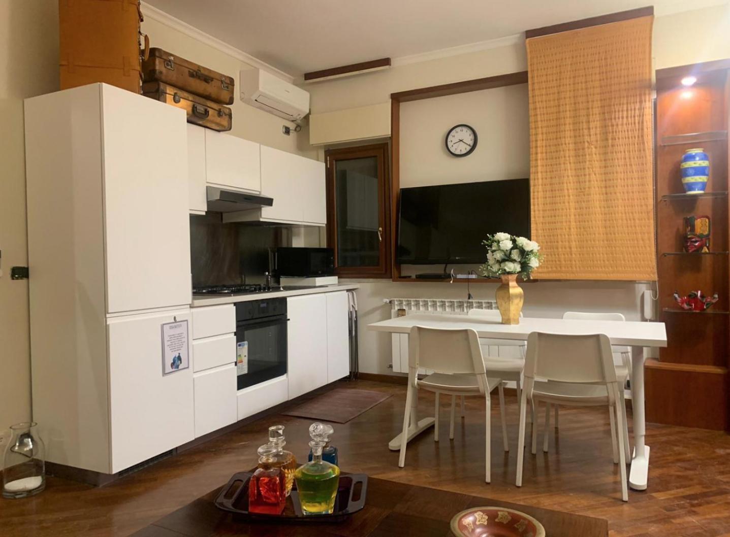 CASA BATTISTI MESSINA bellissimo appartamento in centro città ideale per FAMIGLIE o GRUPPI DI AMICI - max 3 camere, max 8 persone Exterior foto