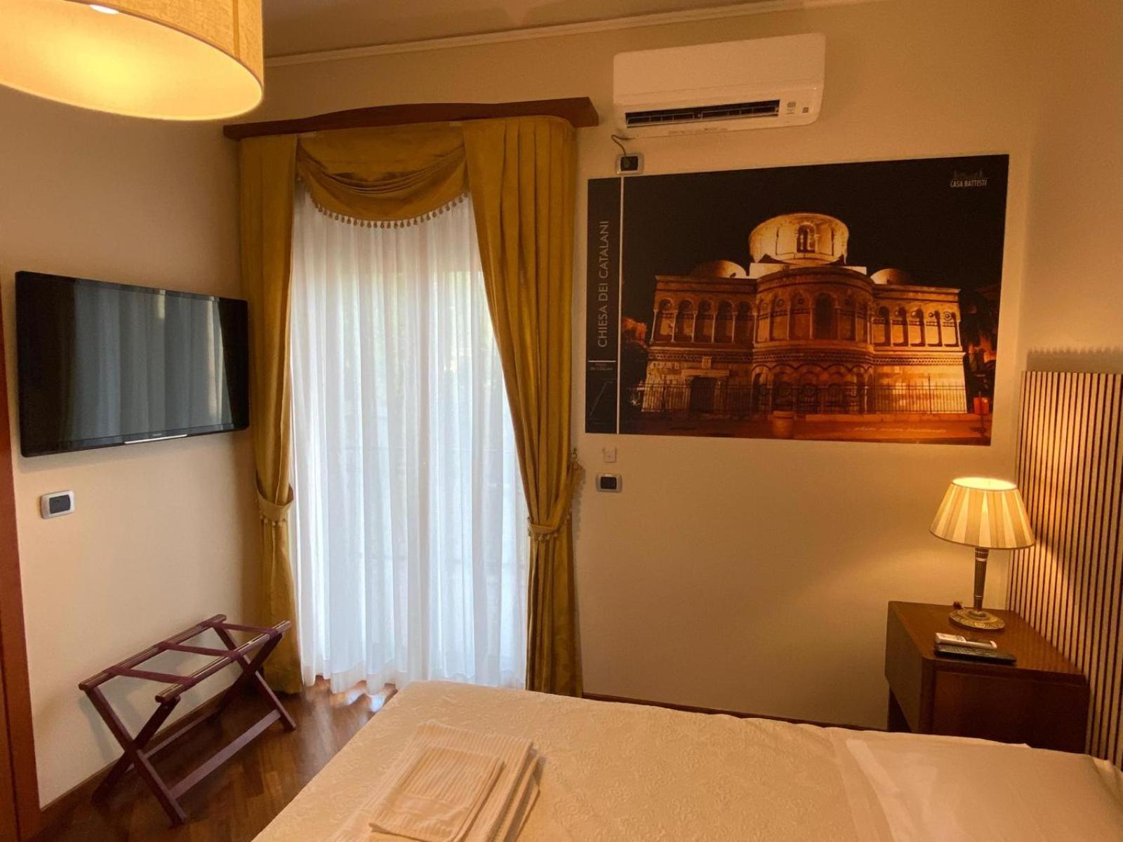 CASA BATTISTI MESSINA bellissimo appartamento in centro città ideale per FAMIGLIE o GRUPPI DI AMICI - max 3 camere, max 8 persone Exterior foto