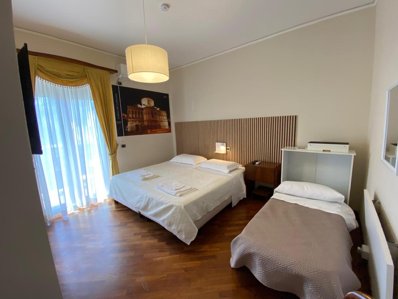 CASA BATTISTI MESSINA bellissimo appartamento in centro città ideale per FAMIGLIE o GRUPPI DI AMICI - max 3 camere, max 8 persone Exterior foto