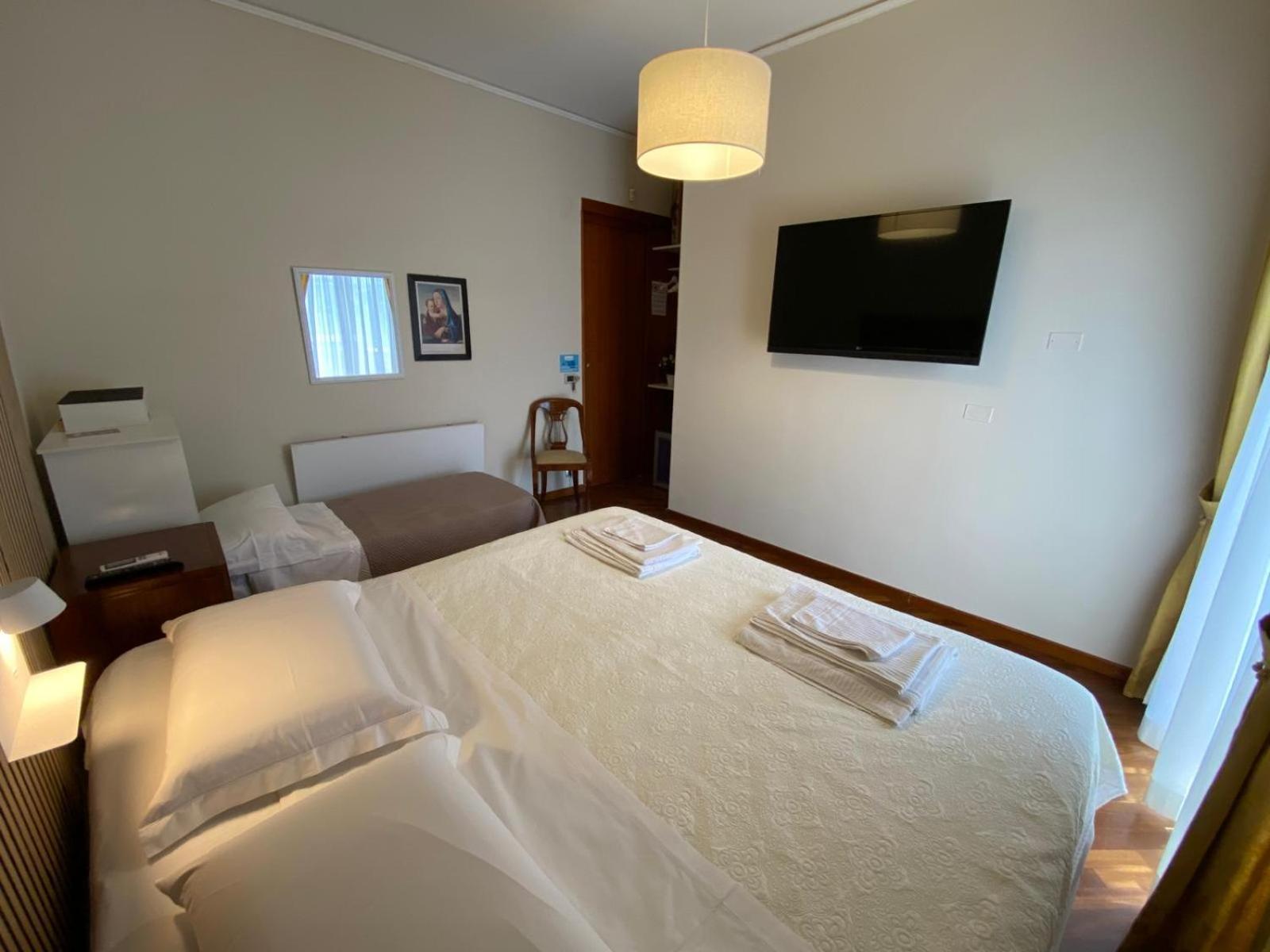 CASA BATTISTI MESSINA bellissimo appartamento in centro città ideale per FAMIGLIE o GRUPPI DI AMICI - max 3 camere, max 8 persone Exterior foto