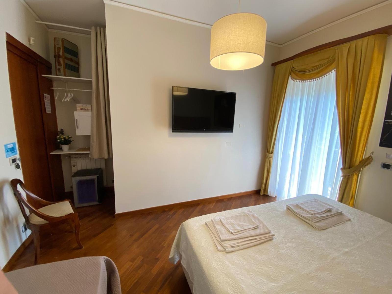 CASA BATTISTI MESSINA bellissimo appartamento in centro città ideale per FAMIGLIE o GRUPPI DI AMICI - max 3 camere, max 8 persone Exterior foto