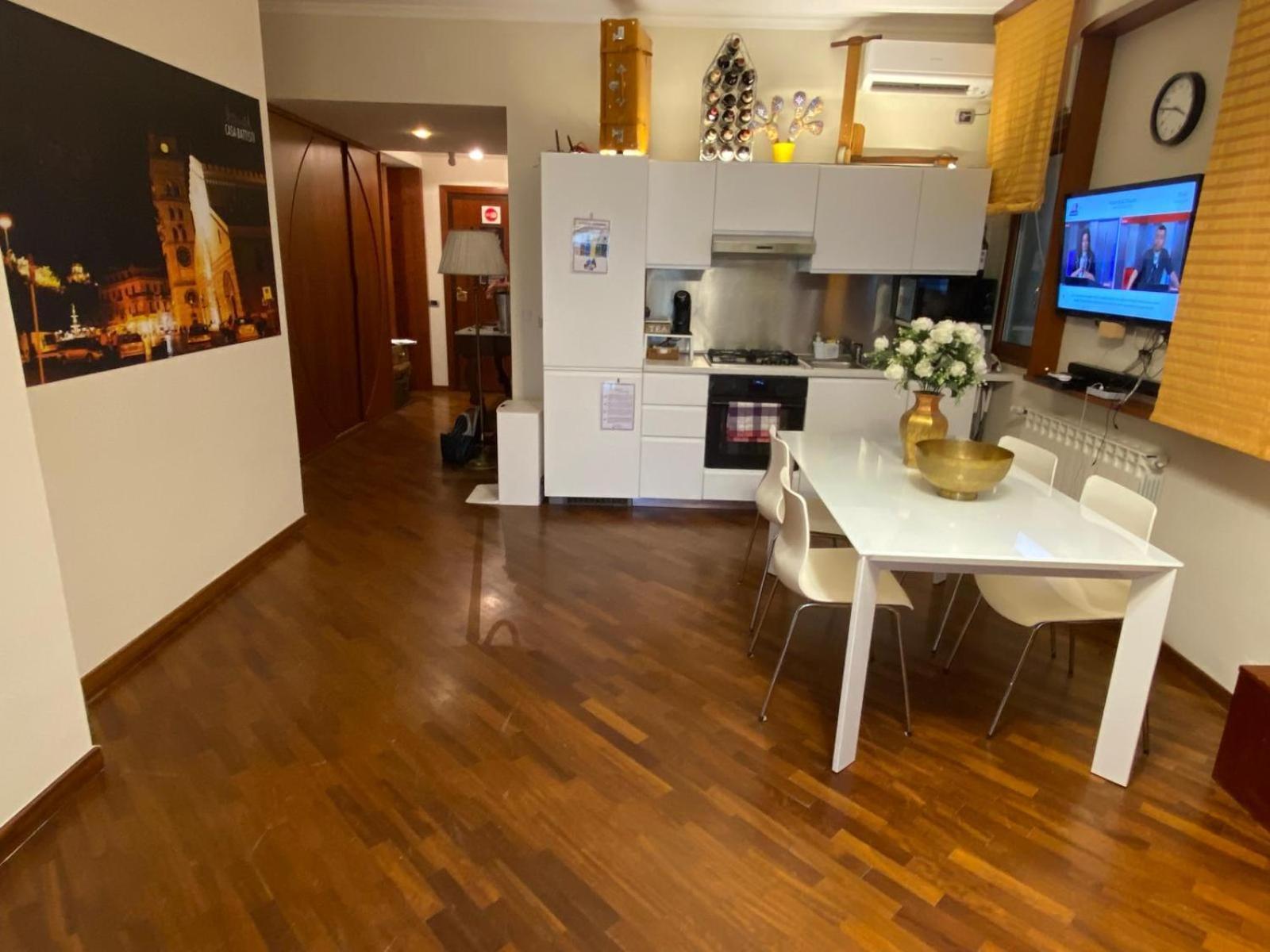 CASA BATTISTI MESSINA bellissimo appartamento in centro città ideale per FAMIGLIE o GRUPPI DI AMICI - max 3 camere, max 8 persone Exterior foto