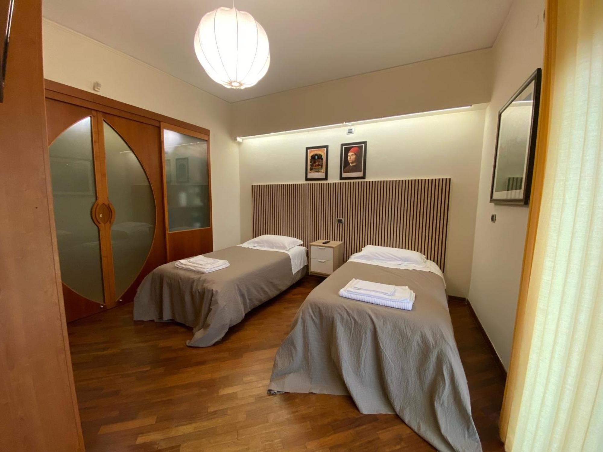 CASA BATTISTI MESSINA bellissimo appartamento in centro città ideale per FAMIGLIE o GRUPPI DI AMICI - max 3 camere, max 8 persone Exterior foto
