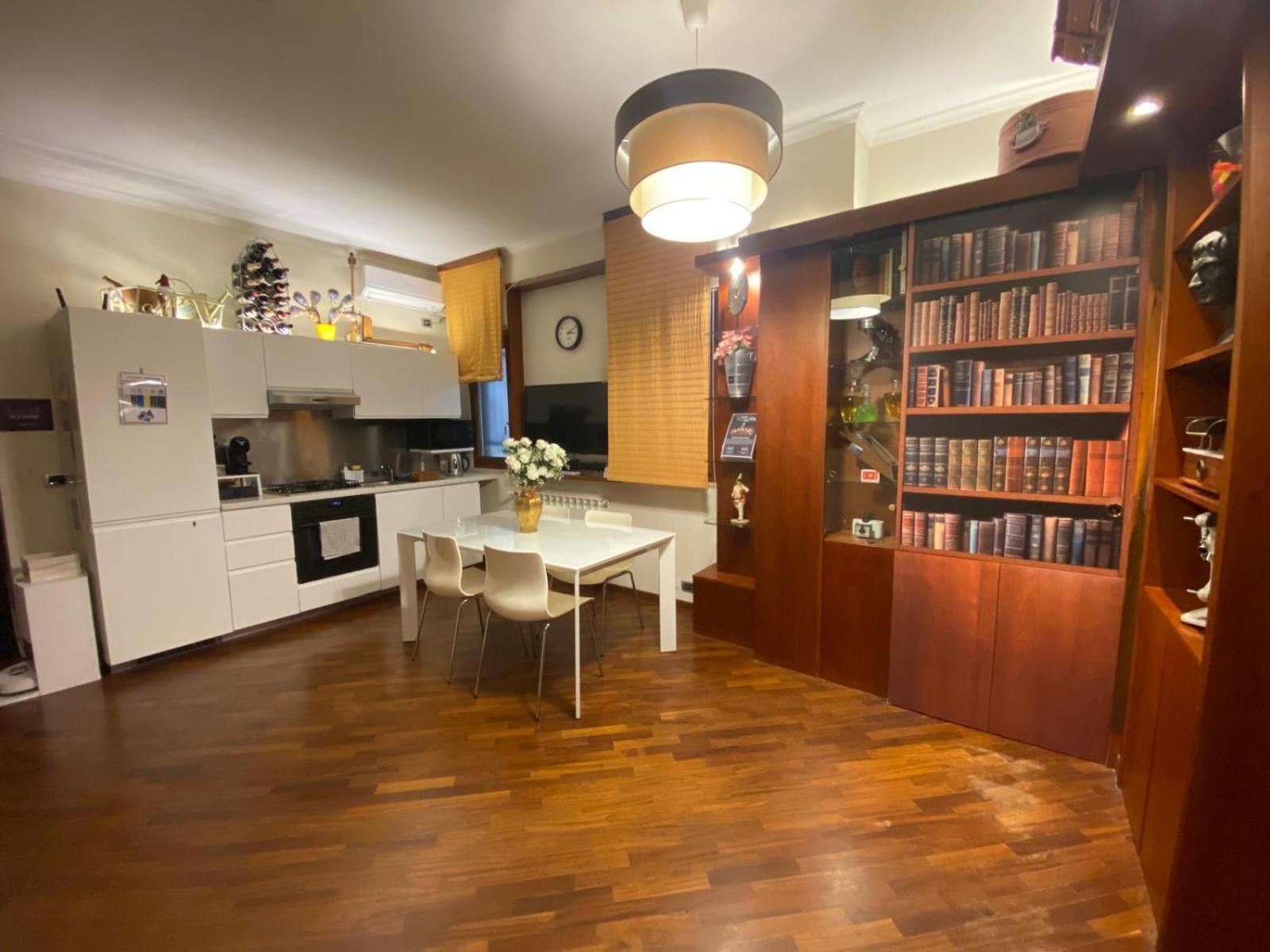 CASA BATTISTI MESSINA bellissimo appartamento in centro città ideale per FAMIGLIE o GRUPPI DI AMICI - max 3 camere, max 8 persone Exterior foto